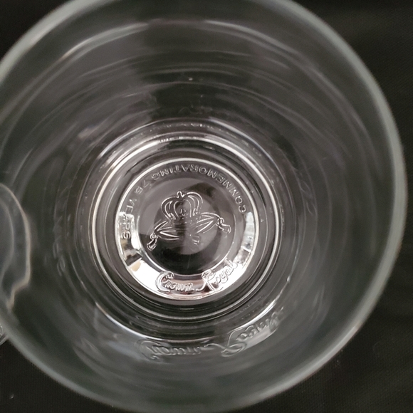 Pair of Embossed Bottom Crown Royal Rock Glasses - Picture 4 of 7